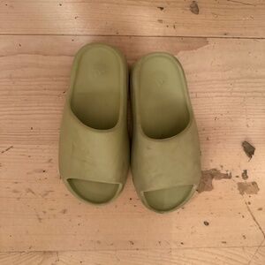 yeezy slides